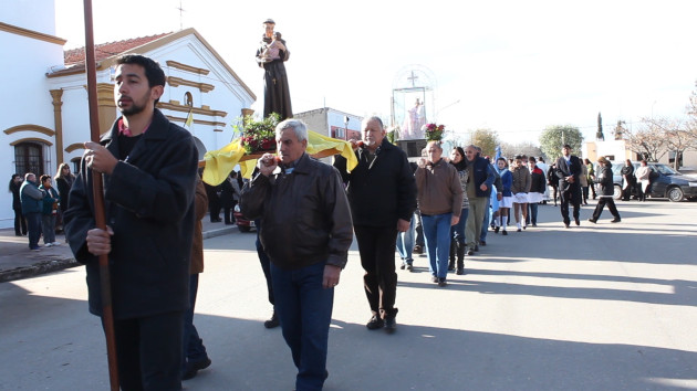 Con misa y procesión Naschel celebró a su patrono, San Antonio de Padua, este lunes.