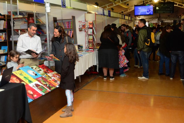 Stands, talleres, muestras y conferencias se brindan durante esta 4ª Feria Nacional del Libro.
